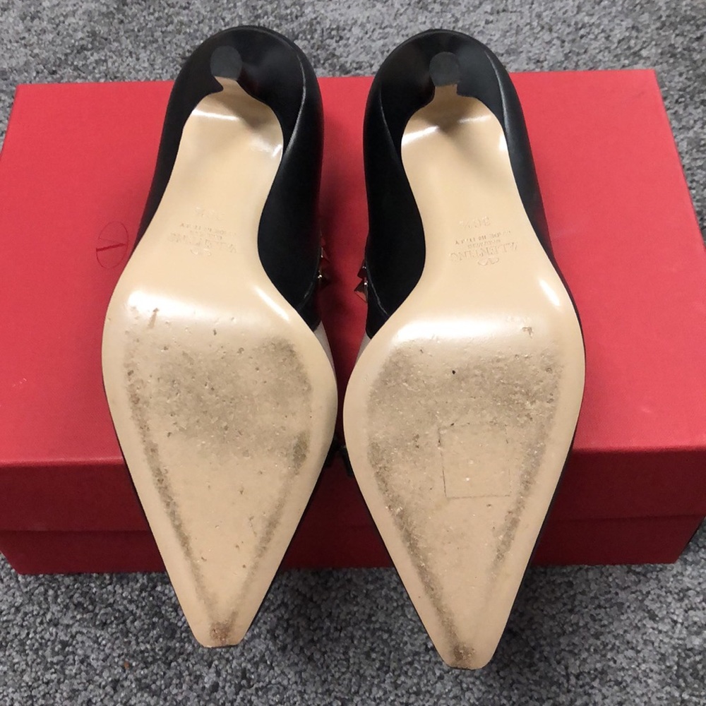 Women’s Valentino Garavani black leather pumps - Picture 7 of 11